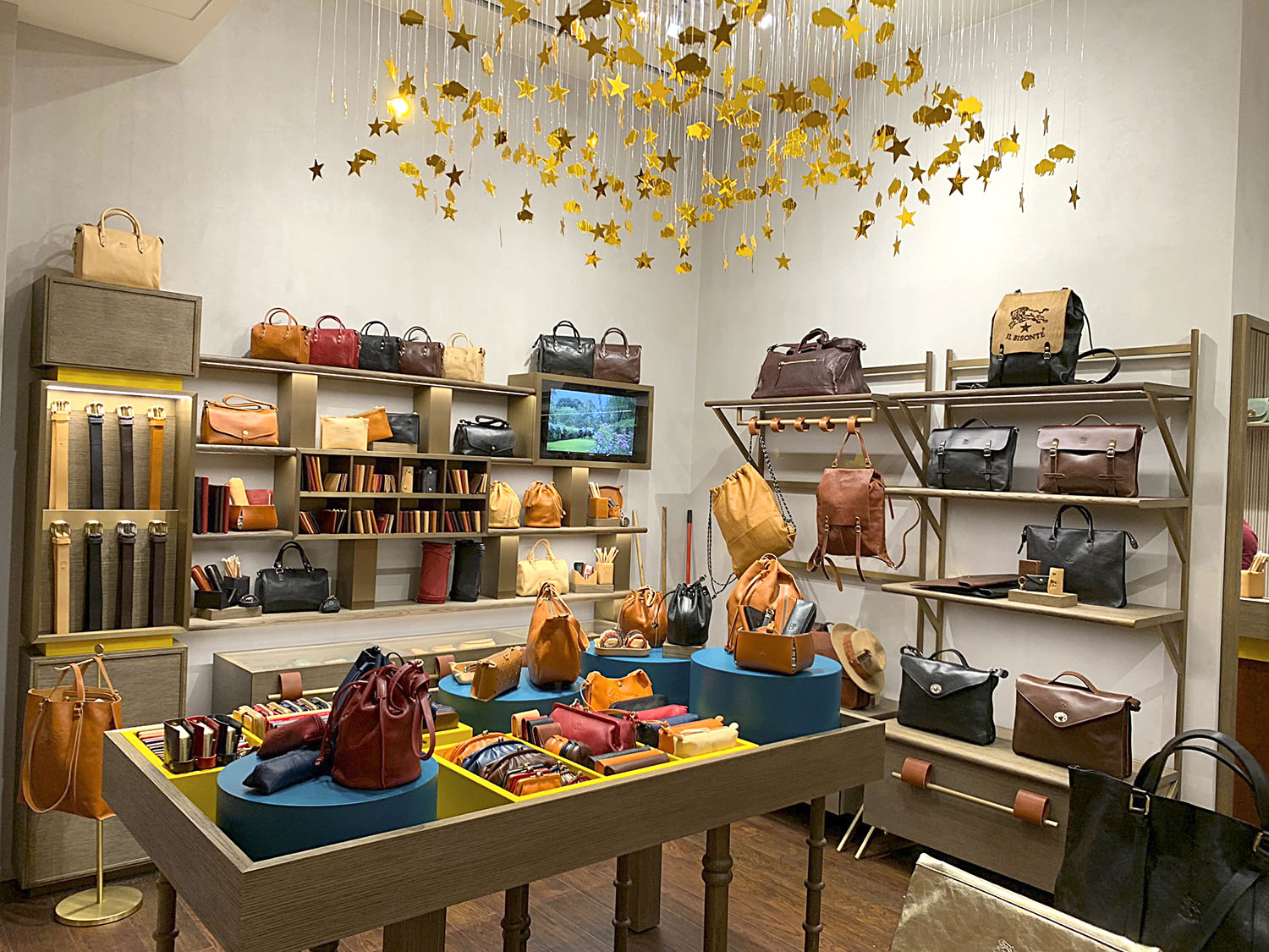 A New Store Of Il Bisonte Opens Today In Hong Kong | Il ...
